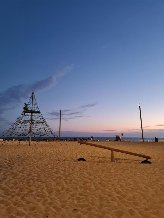 Front Beach Costa Caparica Lisbon Costa de Caparica Eksteriør billede